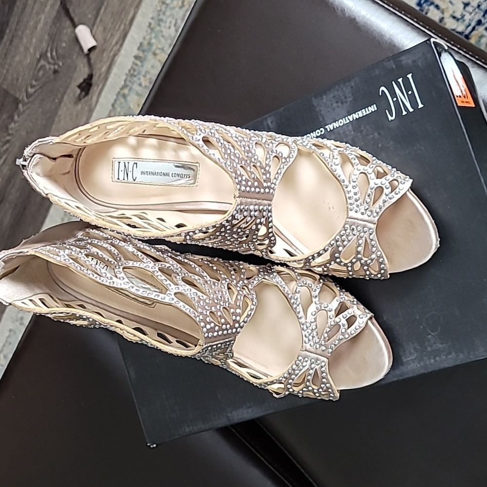 INC Saranebis Sparkling blush heels